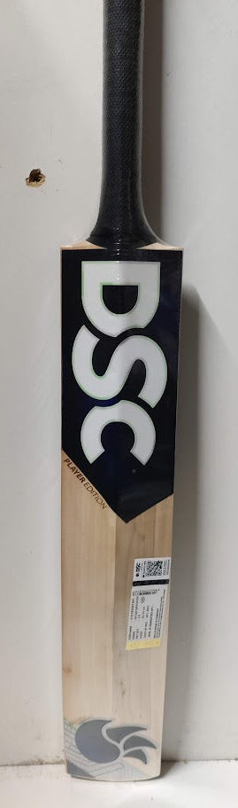 Crickets bat with DSC branding on a white background